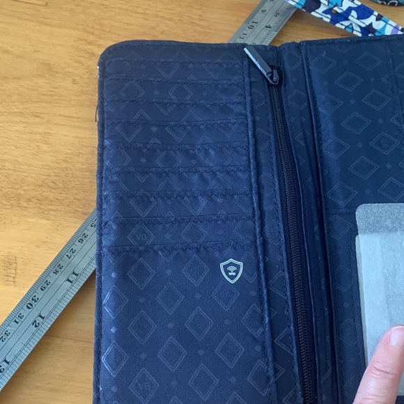 Vera Bradley RFID Wallet Crossbody Blue White "Lisbon Medallion Cool" NEW - Picture 5 of 10